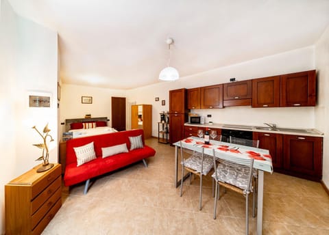 Bed, Kitchen or kitchenette, Dining area, Bedroom, oven, stove