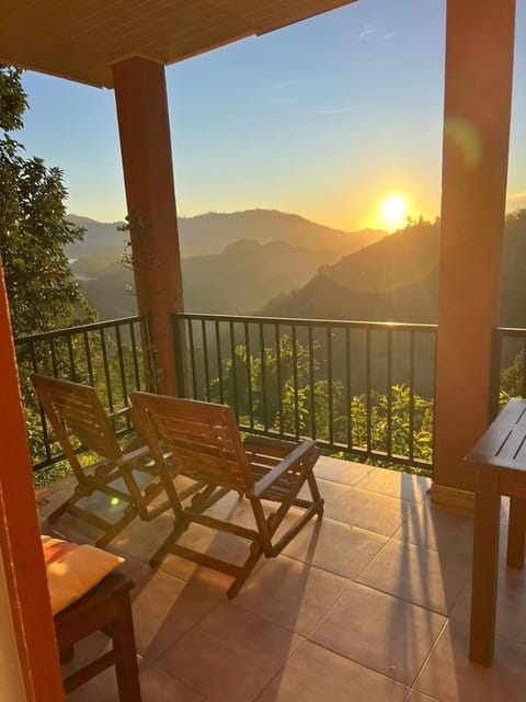 Natural landscape, View (from property/room), Balcony/Terrace, Dining area, Mountain view, Sunrise