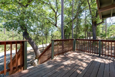 Immersed in Nature Manzanita Cabin with Hot Tub Cabin in Bass Lake