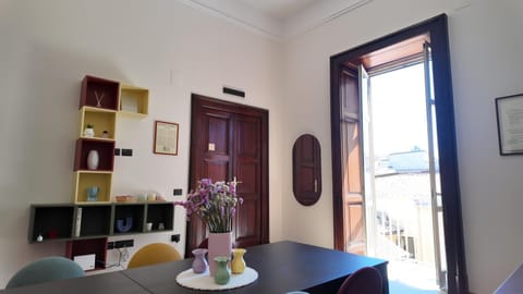 Living room, Seating area, Dining area, Breakfast