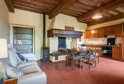 Communal lounge/ TV room, TV and multimedia, Coffee/tea facilities, Kitchen or kitchenette, Living room, Photo of the whole room, Seating area, Dining area, Communal kitchen