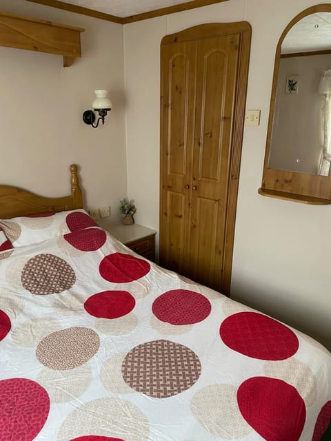 Lovely 2 bedroomed Caravan on Edwards Towyn House in Towyn