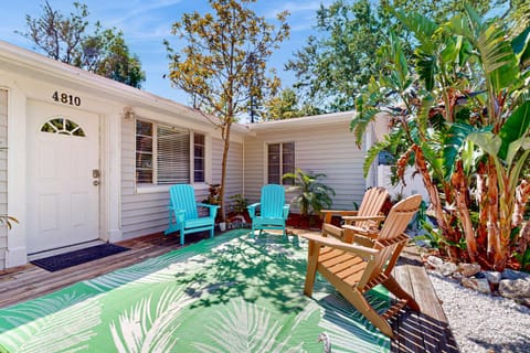 Sapphire Shores Retreat House in Sarasota