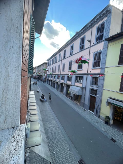 Day, Neighbourhood, City view, Street view, Location