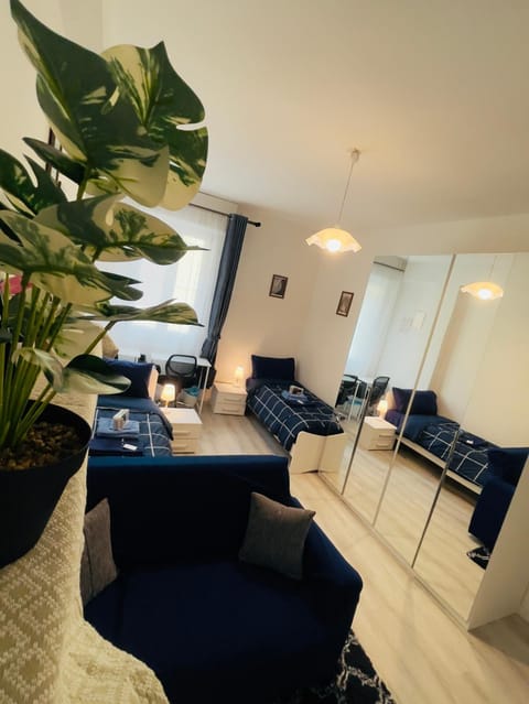 Bed, TV and multimedia, Seating area, Bedroom, wardrobe