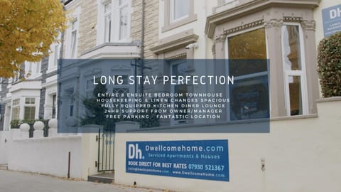 Ample Free Parking, Entire 8 Ensuite Bedroom Coastal Holiday Townhouse, Fully Equipped Kitchen, Dining Room & Lounge, Perfect for Family Gatherings, Long Term Contractor, Relocation, etc Stays, 20 mins to Sunderland & Newcastle, See our Site for Assurance Hotel in South Shields