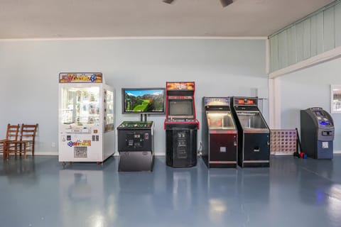 Cozy Home with Pool Access in Surf City Campground/ 
RV Resort in Surf City