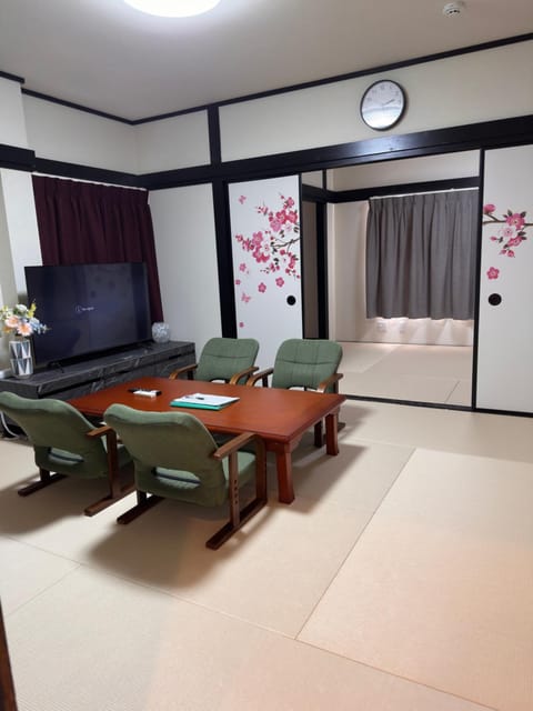 Communal lounge/ TV room, TV and multimedia, Living room, Photo of the whole room, Seating area