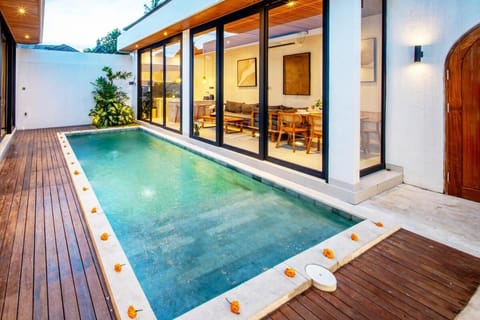 Swimming pool, Swimming pool