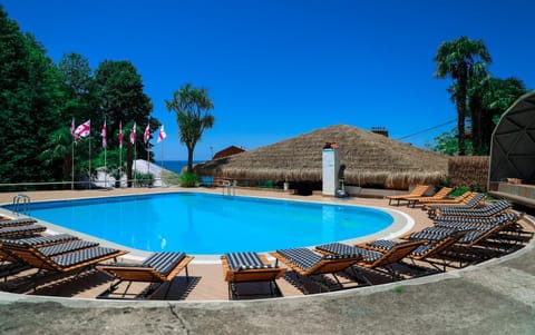Restaurant/places to eat, Swimming pool