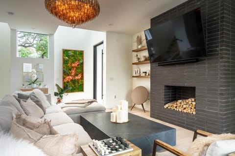 DT Luxury Oasis W Pool & Gym House in Zilker