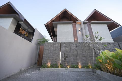 Property building, Day