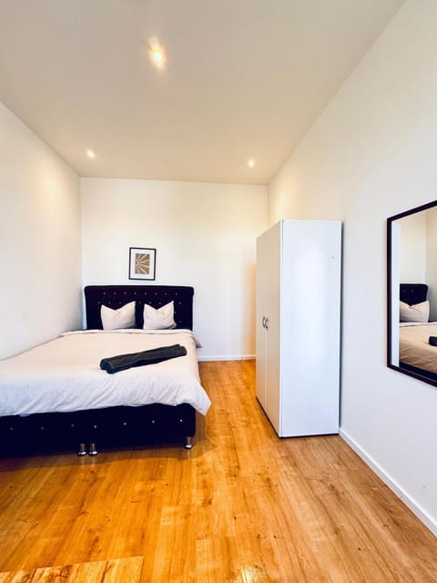 Bed, Bedroom, wardrobe
