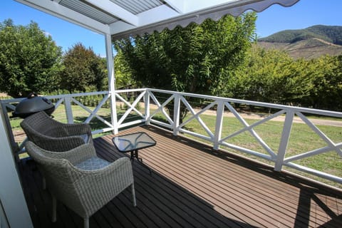 Patio, Natural landscape, BBQ facilities, Garden, View (from property/room), Balcony/Terrace, Seating area, Garden view, Mountain view