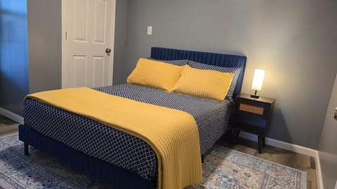 Cozy Home Sleeps 6 3 bed 2 bath off I-10 House in Mobile