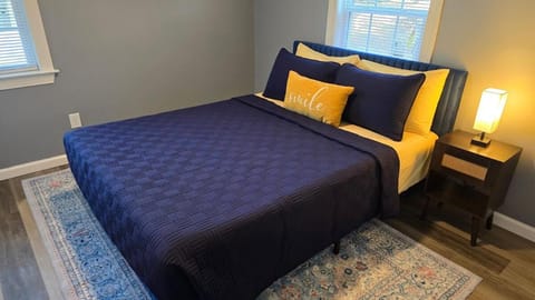 Cozy Home Sleeps 6 3 bed 2 bath off I-10 House in Mobile