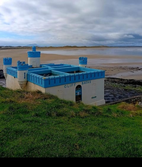 Spacious Apartment, Enniscrone Apartment in County Sligo