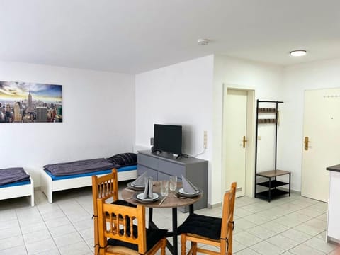 Bed, TV and multimedia, Living room, Photo of the whole room, Seating area, Dining area, Bedroom