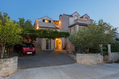 Property building, Facade/entrance