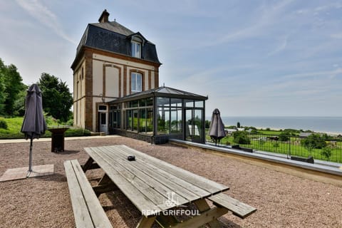 La Tour de l’Estuaire Sea View & Shared Garden 6 guests House in Honfleur