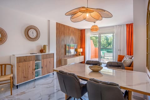 TV and multimedia, Living room, Other, Seating area, Dining area