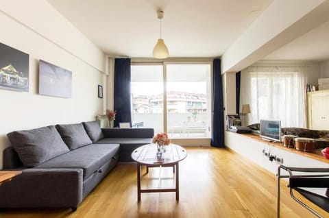 Communal lounge/ TV room, TV and multimedia, Living room, Seating area, Dining area, Evening entertainment