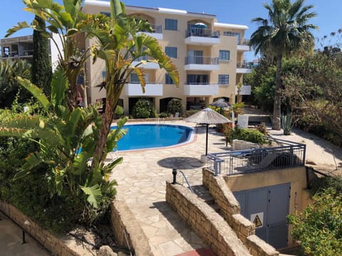 Property building, Garden, Garden view, Swimming pool