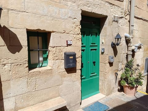 Kalkara Maisonette in the Alley Apartment in Saint Paul's Bay