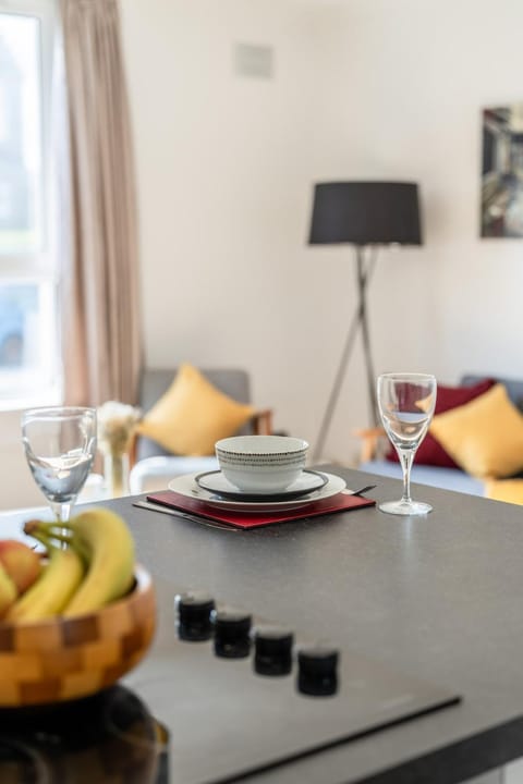 West End 2 Bed Maisonette - Parking & Wi-Fi Apartment in Aberdeen