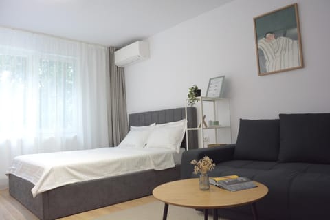 Bed, TV and multimedia, Coffee/tea facilities, Living room, Photo of the whole room, Seating area, Bedroom, internet, internet