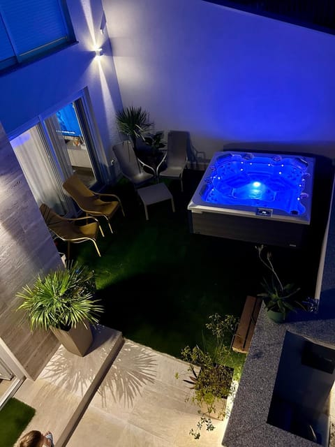 Hot Tub, Evening entertainment, sunbed