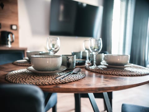TV and multimedia, Kitchen or kitchenette, Dining area