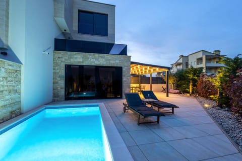 Balcony/Terrace, Swimming pool