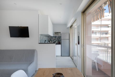 Eden docteur HOCHET 100 m des plages 3 couchages ou 4 si 2 enfants Apartment in Antibes