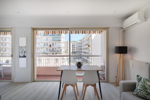 Eden docteur HOCHET 100 m des plages 3 couchages ou 4 si 2 enfants Apartment in Antibes