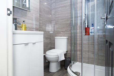 Snuggle Cove Apartments- Walton Road Apartment in Liverpool