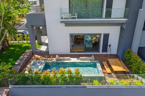Patio, Spring, Day, Garden, View (from property/room), Balcony/Terrace, Garden view, Pool view, Swimming pool, sunbed