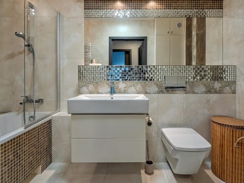 Shower, Toilet, Bathroom, Bath