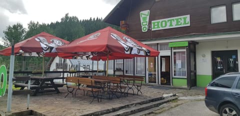 Property building, Restaurant/places to eat