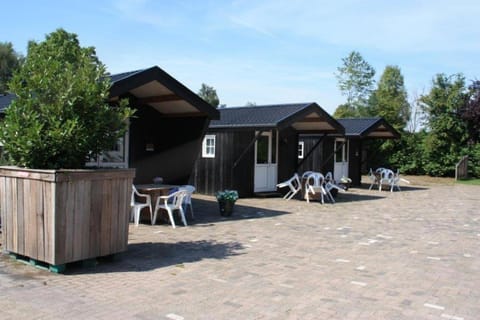 Kampeerhut met gedeeld sanitair Campground/ 
RV Resort in North Brabant (province)