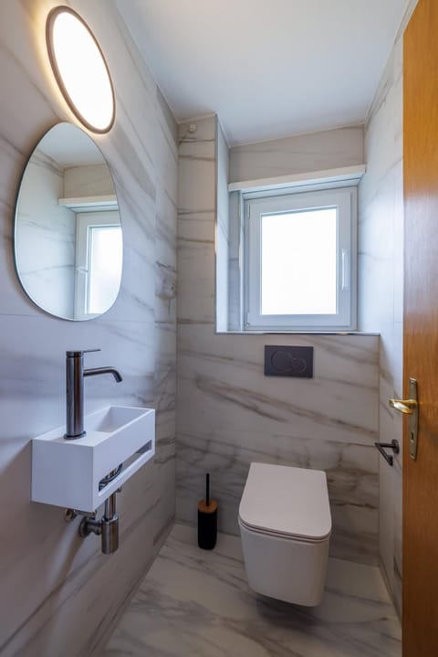 Luxe Davos Residence with Views Private Balcony Apartment in Davos