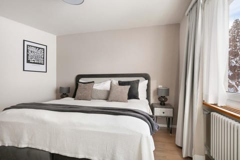 Modern Alpine Stay Terrace Central Davos Apartment in Davos