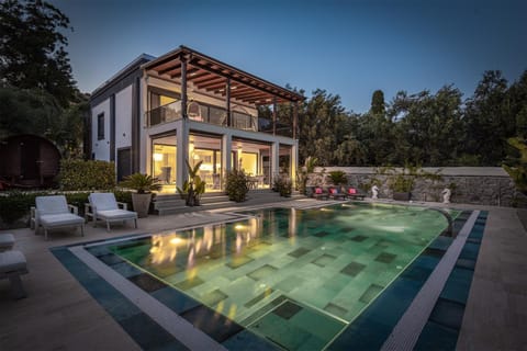 Property building, Swimming pool