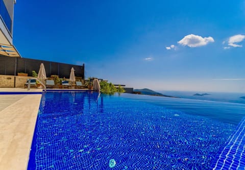 Day, Natural landscape, Mountain view, Pool view, Sea view, Swimming pool, sunbed