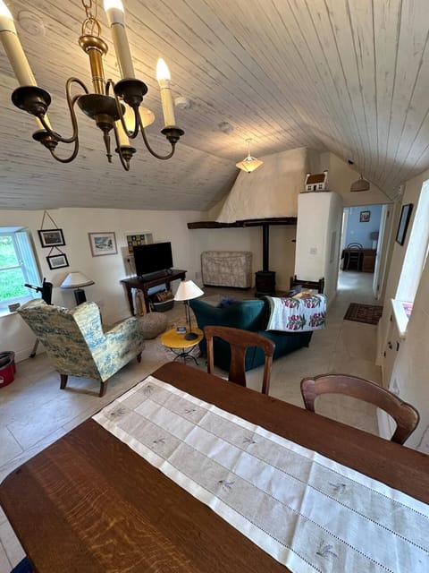 Historic Thatched Cottage Getaway in Kilkenny House in County Kilkenny