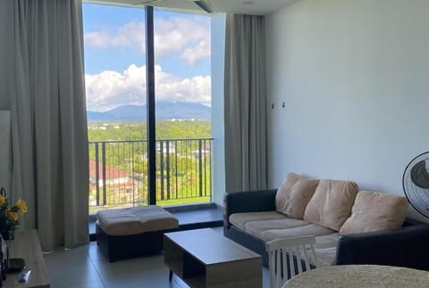 Natural landscape, View (from property/room), Balcony/Terrace, Living room, Seating area, Mountain view