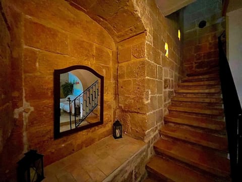 300 years old Maisonette in Beautiful Stairs Apartment in Valletta
