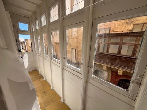 300 years old Maisonette in Beautiful Stairs Apartment in Valletta