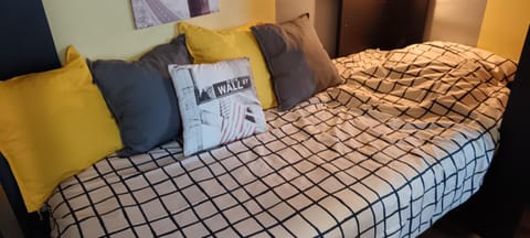 Dortoir de 4 lits de 13m2 chez l'habitant à la Porte d'Italie Hostel in Île-de-France