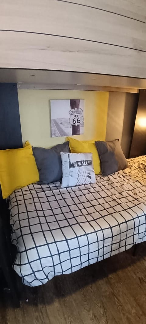 Dortoir de 4 lits de 13m2 chez l'habitant à la Porte d'Italie Hostel in Île-de-France